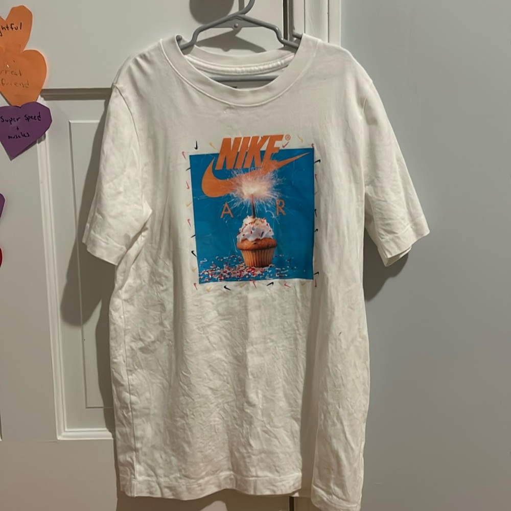 Nike “The Nike Tee” boys Large